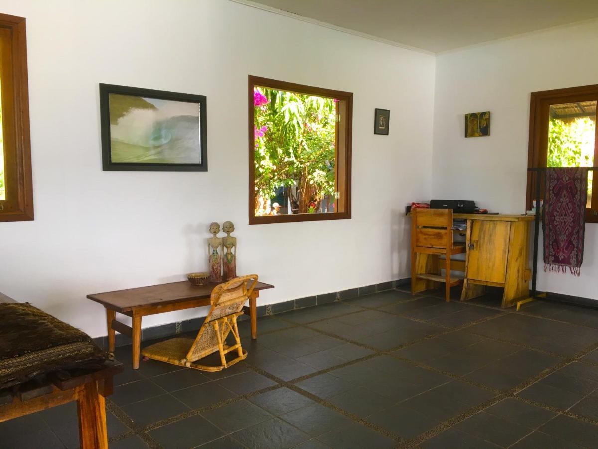 Merdeka House Maluk Екстер'єр фото