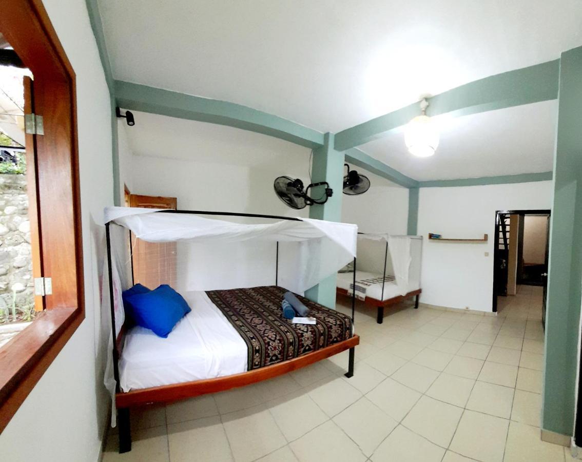 Merdeka House Maluk Екстер'єр фото