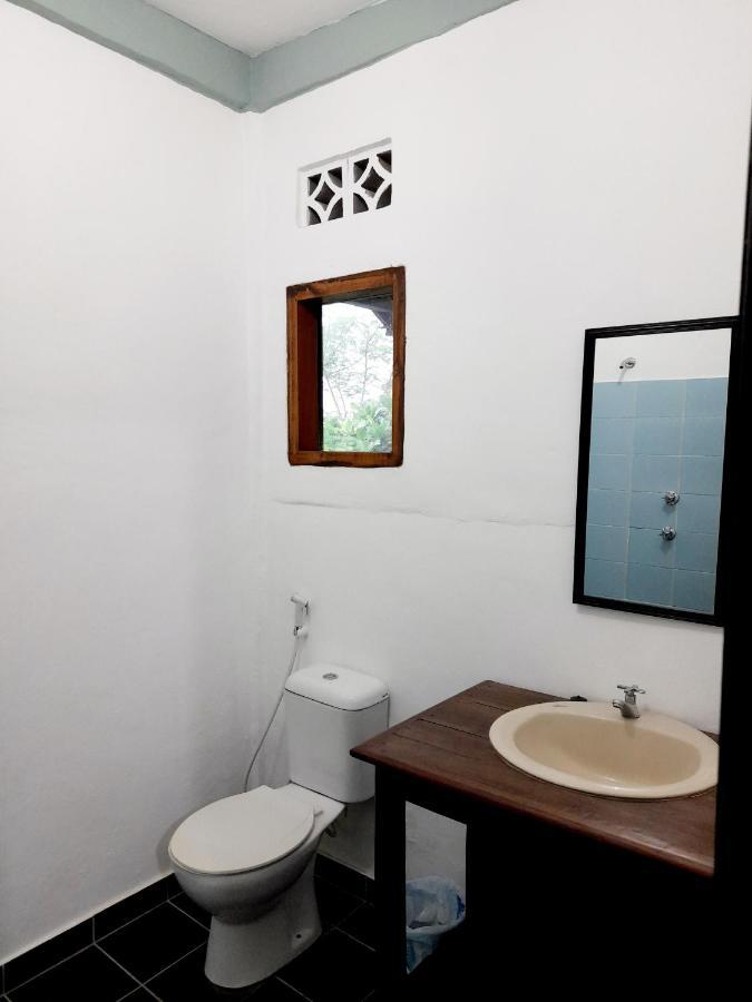 Merdeka House Maluk Екстер'єр фото