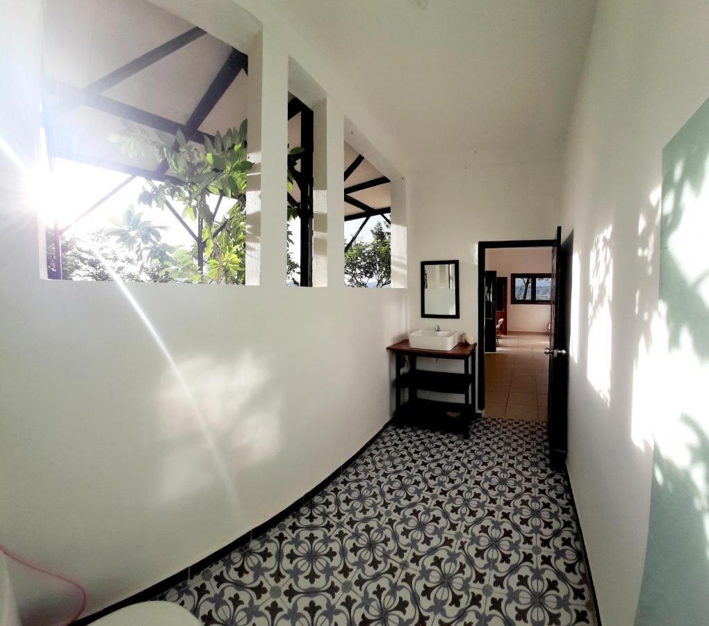 Merdeka House Maluk Екстер'єр фото