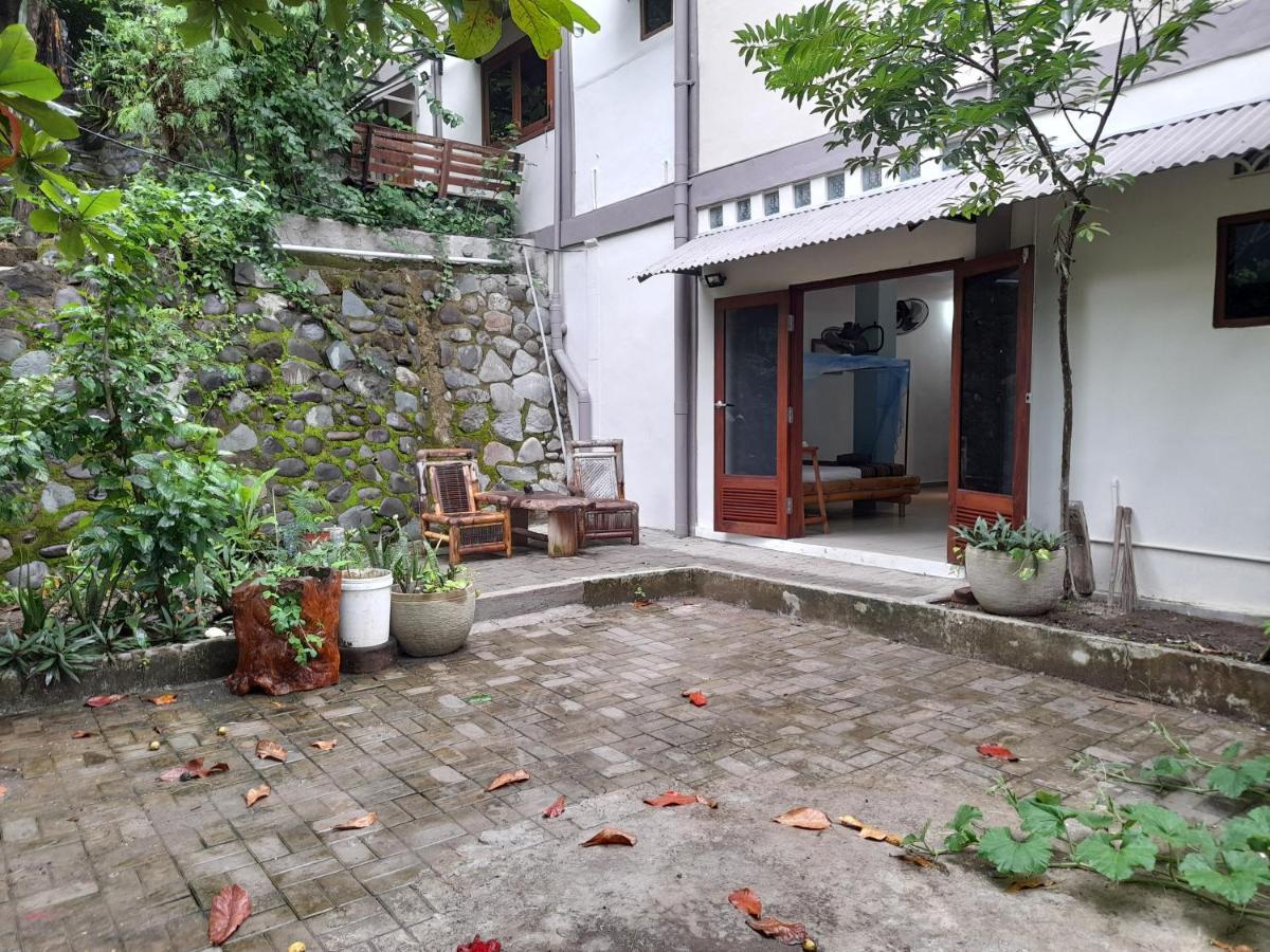 Merdeka House Maluk Екстер'єр фото