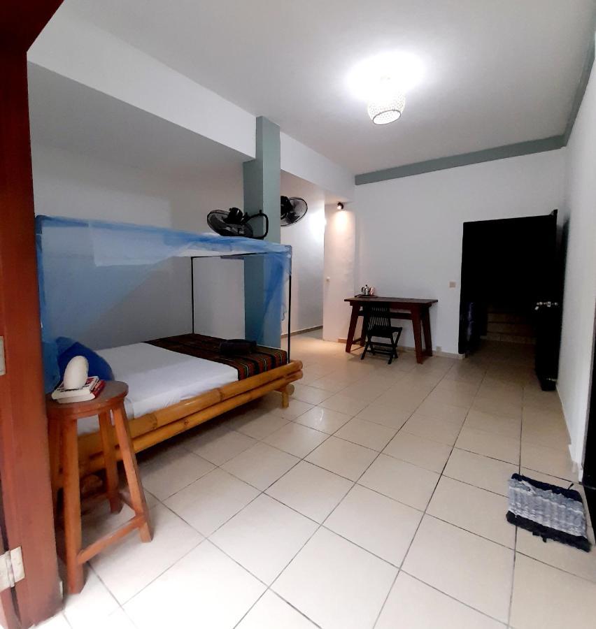 Merdeka House Maluk Екстер'єр фото