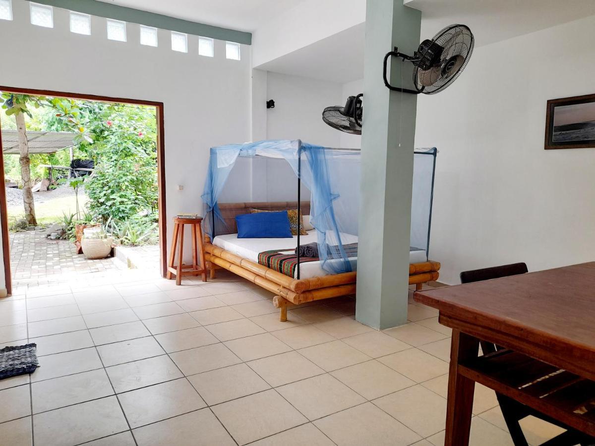 Merdeka House Maluk Екстер'єр фото