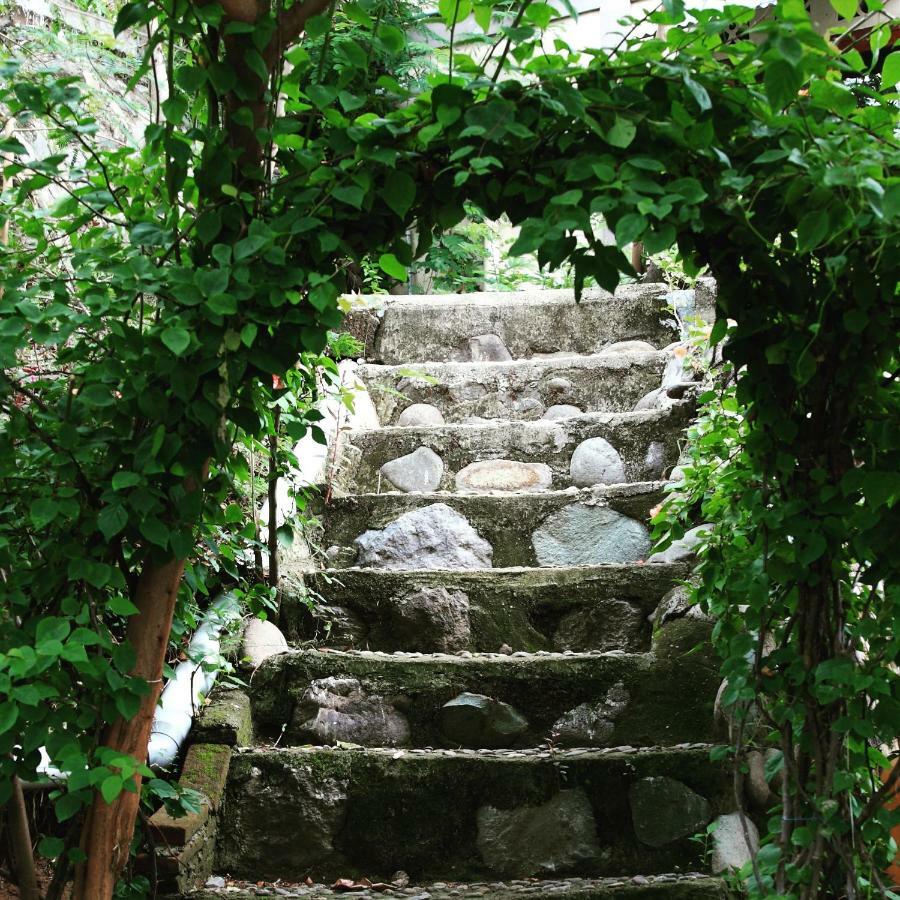 Merdeka House Maluk Екстер'єр фото