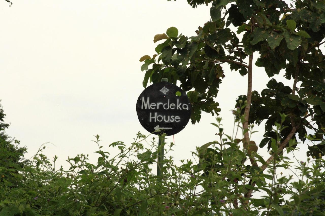 Merdeka House Maluk Екстер'єр фото